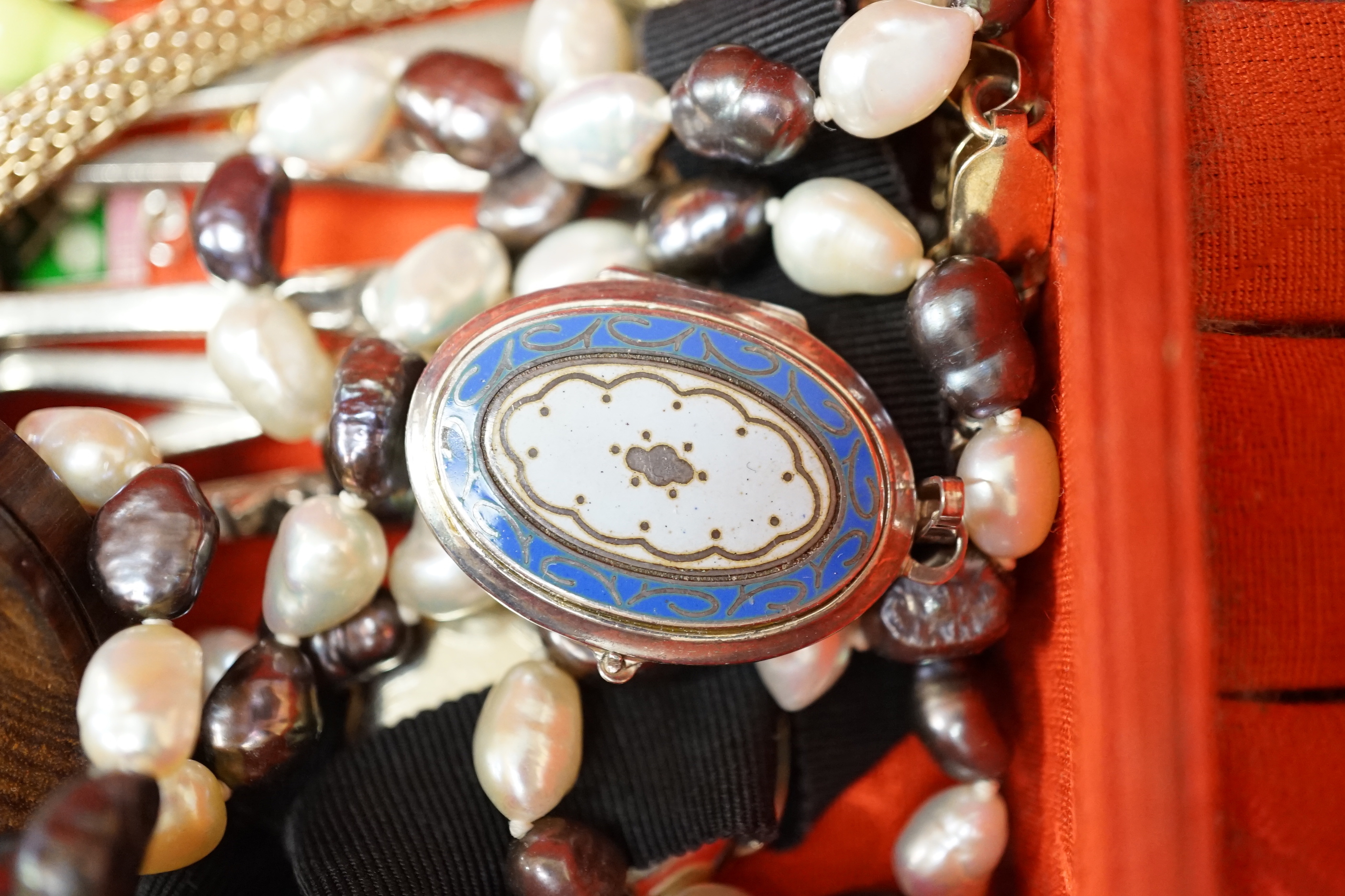 A small quantity of assorted costume jewellery etc. including two pairs of lorgnettes.
